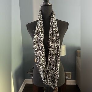 Black and white patterned scarf
